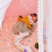 leu-vai-ngoi-nha-cho-be-gai